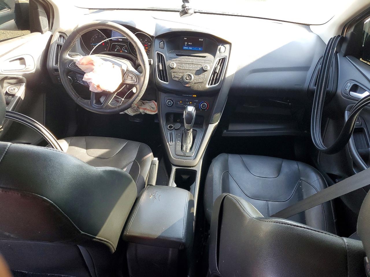 2015 FORD FOCUS SE photo 8