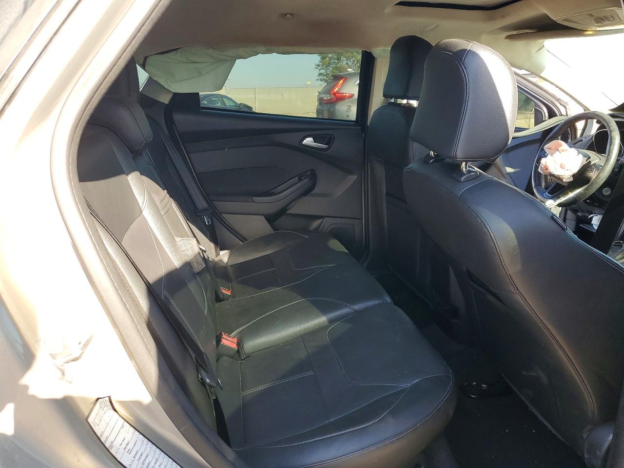 2015 FORD FOCUS SE photo 10