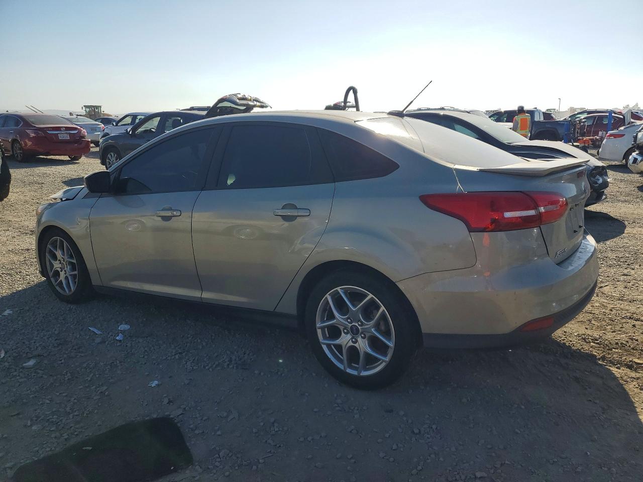 2015 FORD FOCUS SE photo 2