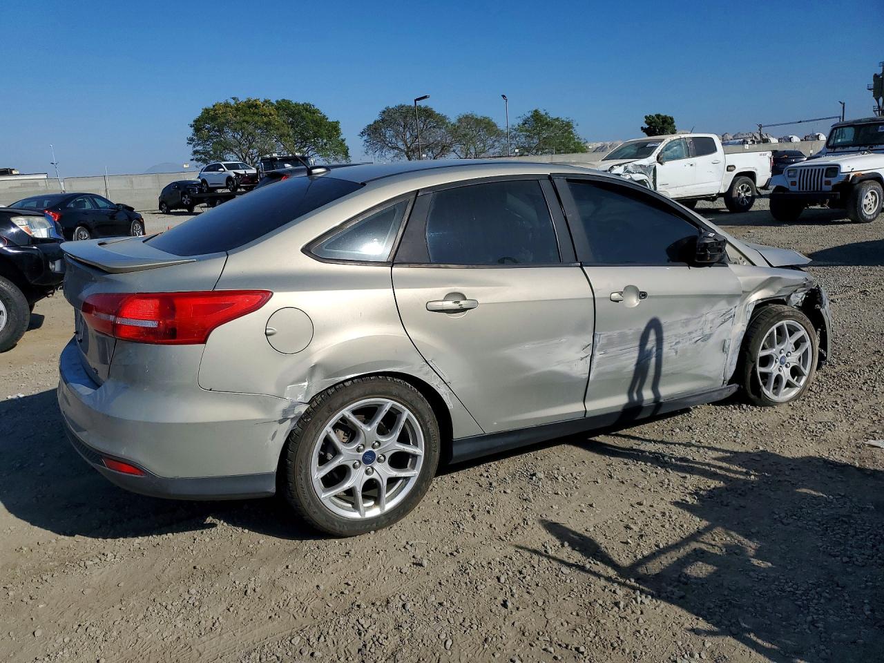 2015 FORD FOCUS SE photo 3