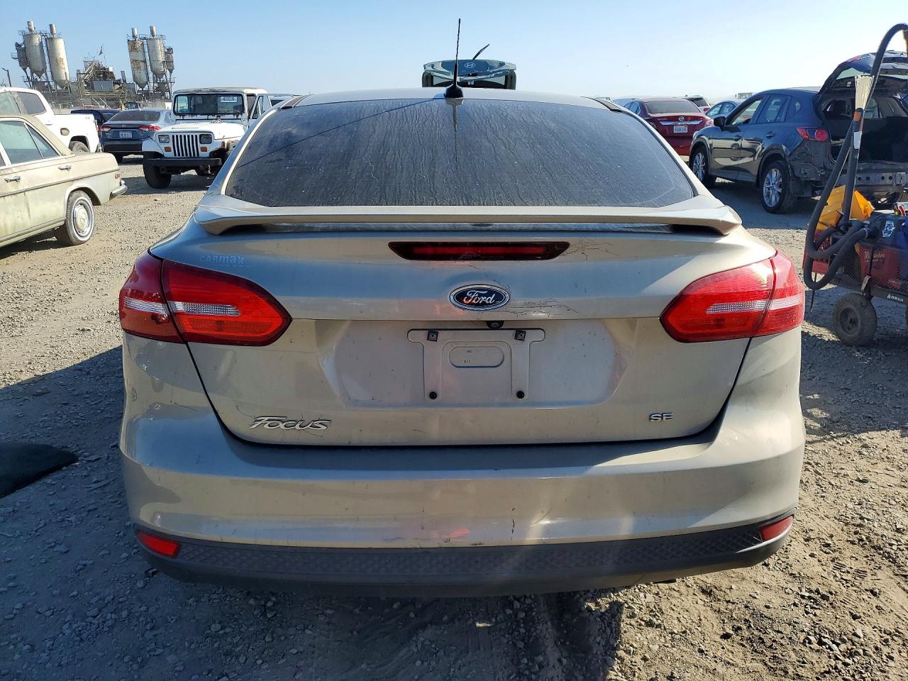 2015 FORD FOCUS SE photo 6