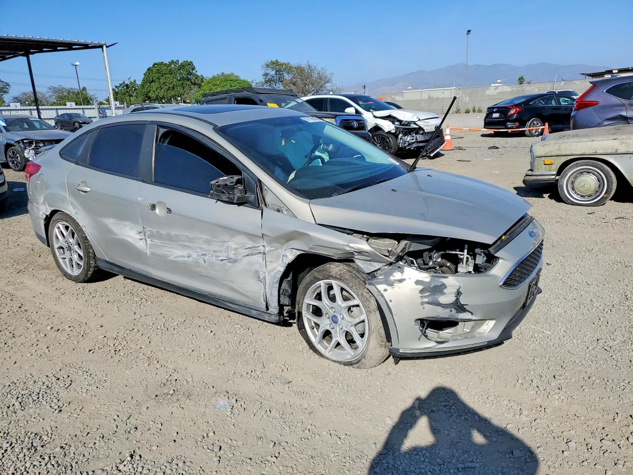 2015 FORD FOCUS SE photo 4