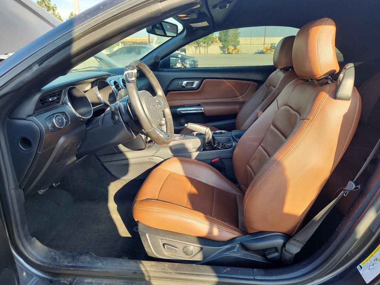 2015 FORD MUSTANG photo 13