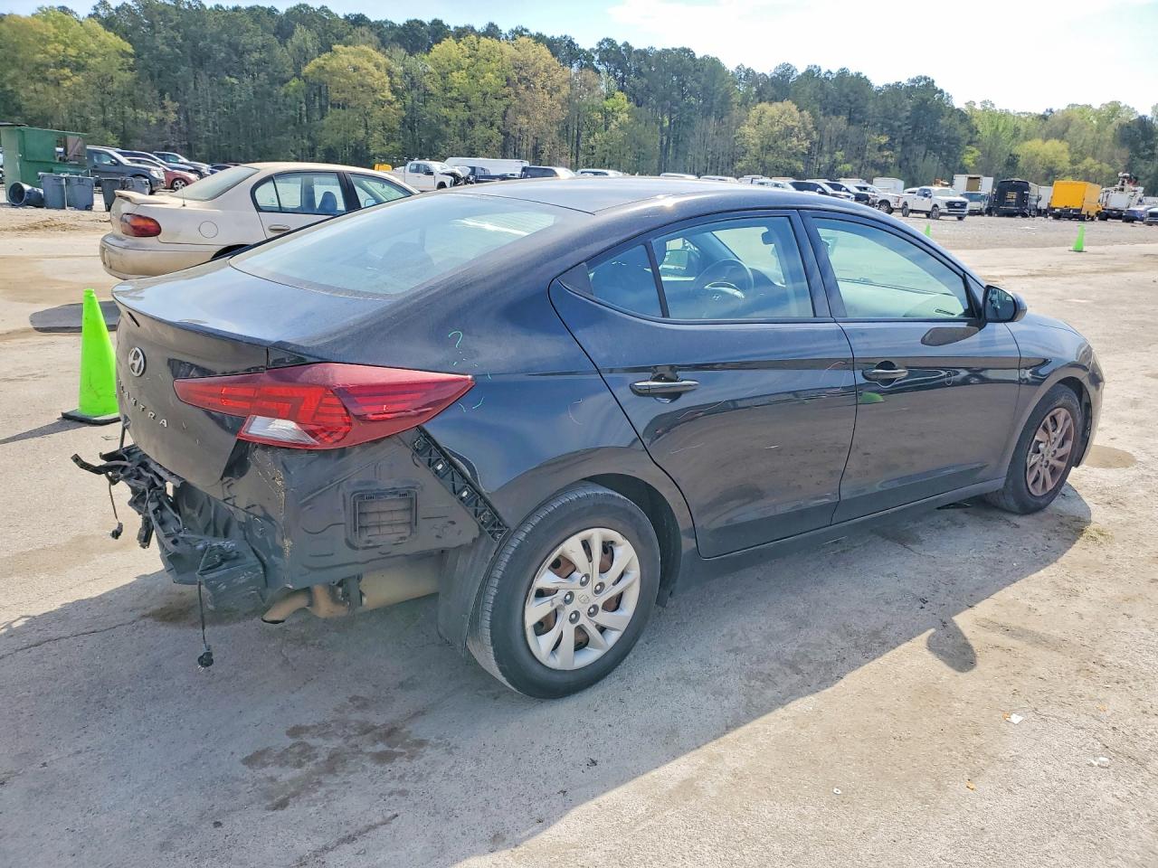 2019 HYUNDAI ELANTRA SE photo 5