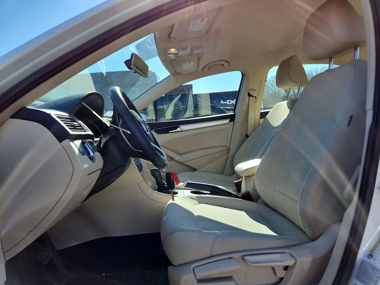 2017 VOLKSWAGEN PASSAT S photo 13