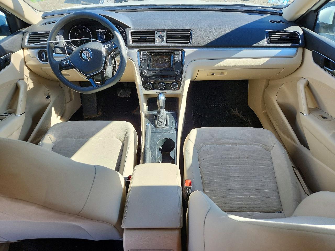 2017 VOLKSWAGEN PASSAT S photo 15