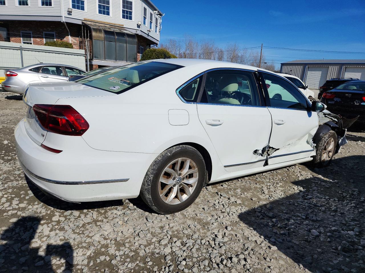 2017 VOLKSWAGEN PASSAT S photo 5