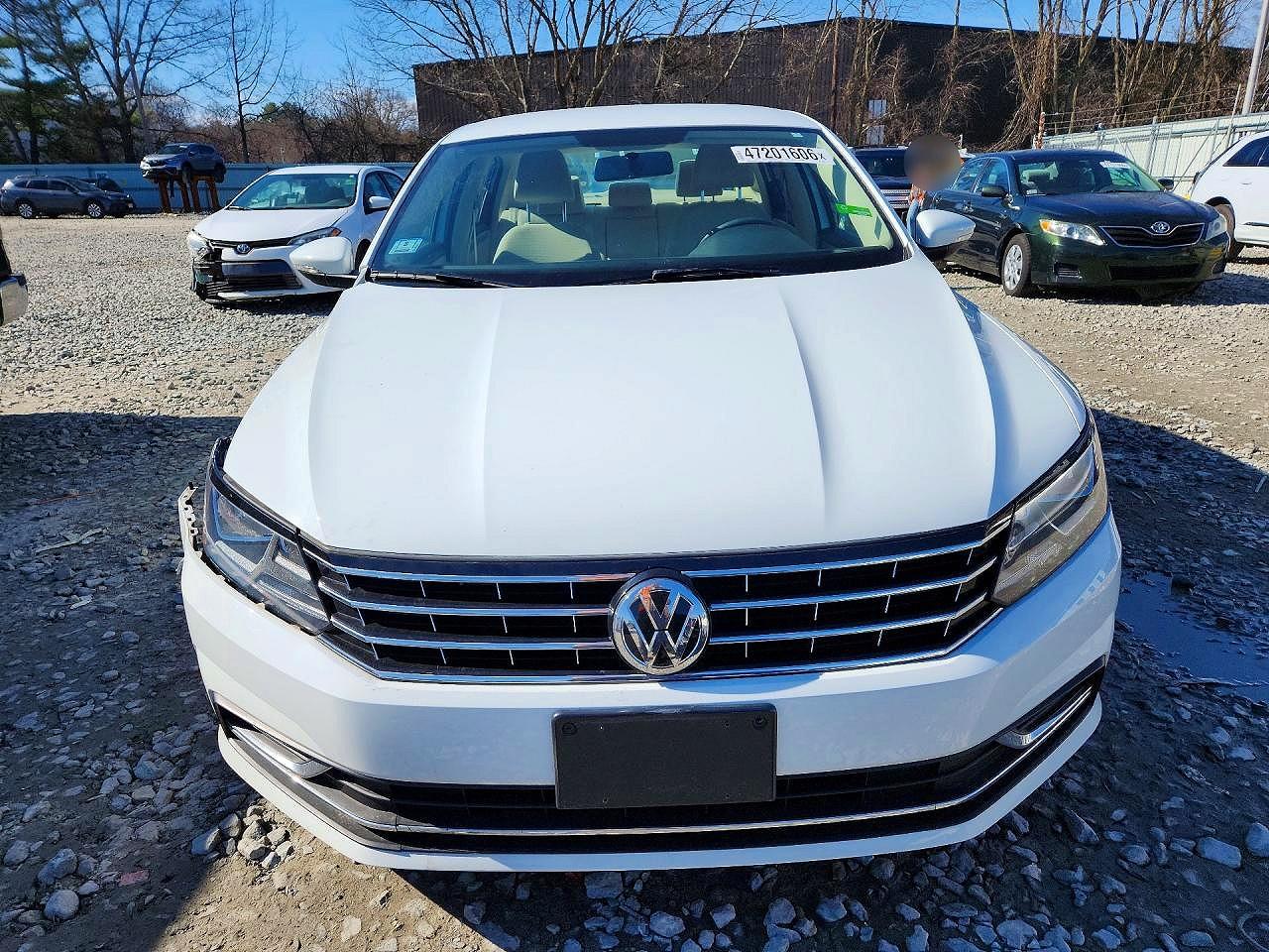 2017 VOLKSWAGEN PASSAT S photo 9
