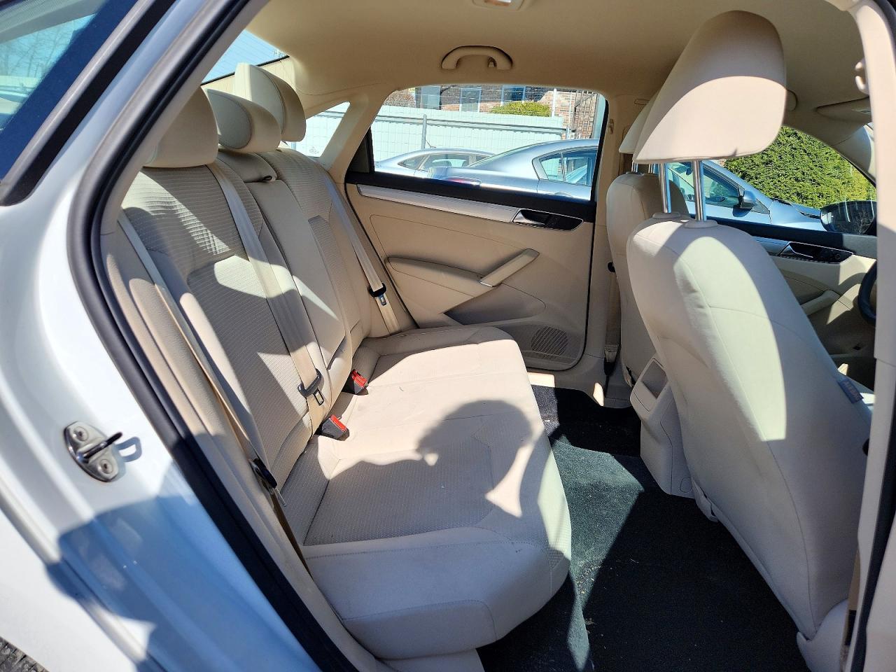 2017 VOLKSWAGEN PASSAT S photo 19