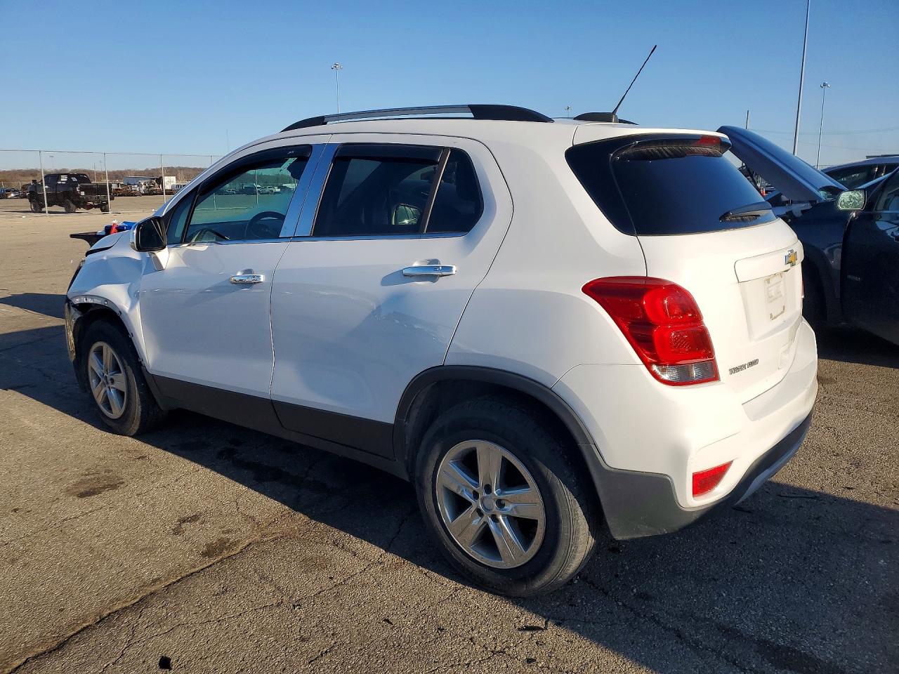 2017 CHEVROLET TRAX 1LT photo 3