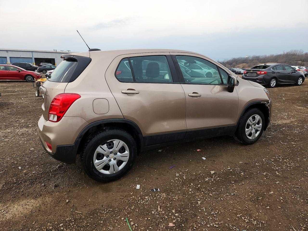 2018 CHEVROLET TRAX LS photo 3
