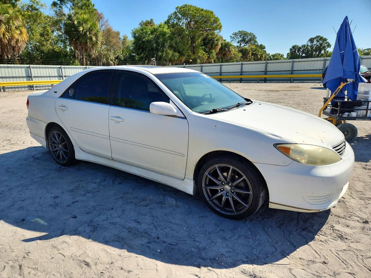 2005 TOYOTA CAMRY LE photo 13