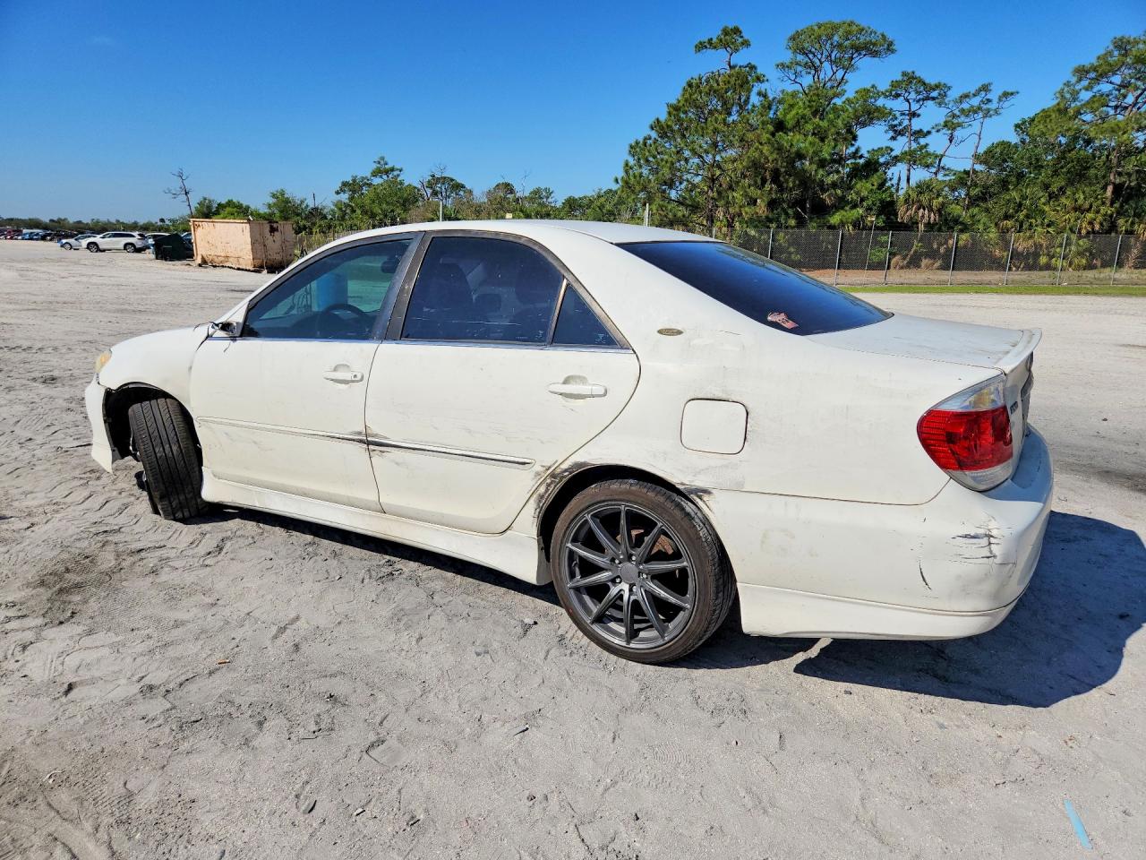 2005 TOYOTA CAMRY LE photo 5