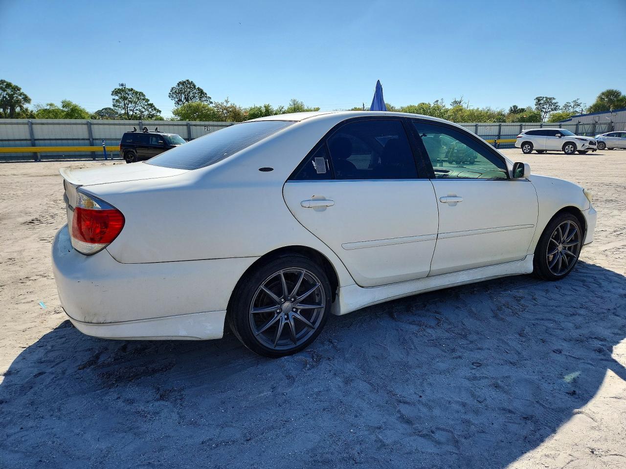 2005 TOYOTA CAMRY LE photo 9