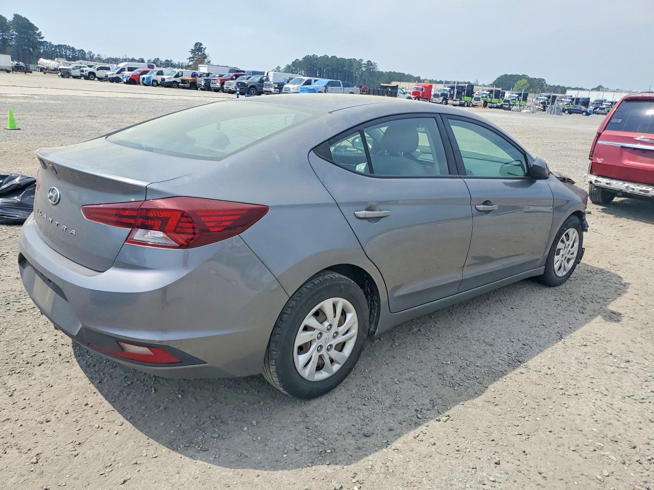 2019 HYUNDAI ELANTRA SE photo 5