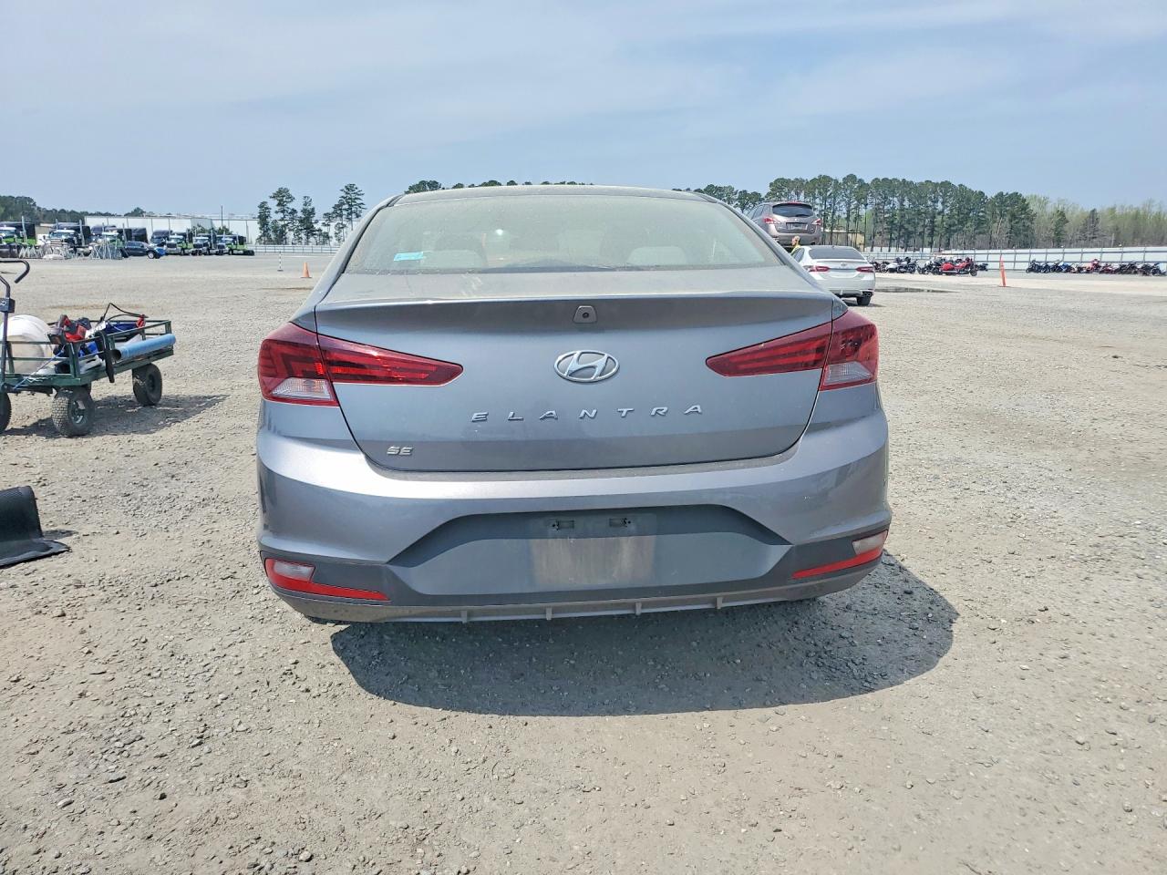 2019 HYUNDAI ELANTRA SE photo 11