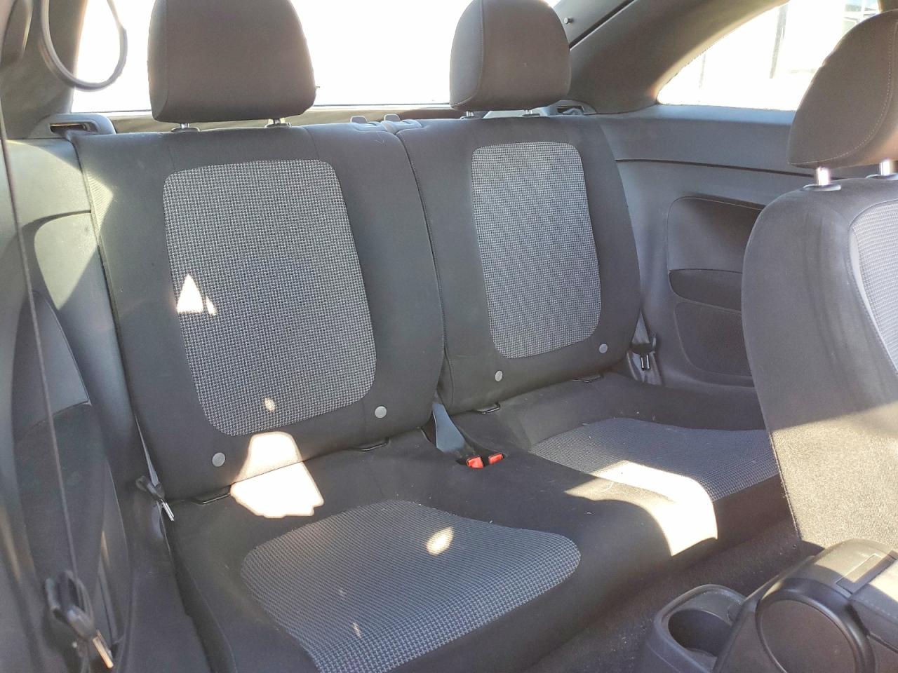 2017 VOLKSWAGEN BEETLE 1.8T photo 28