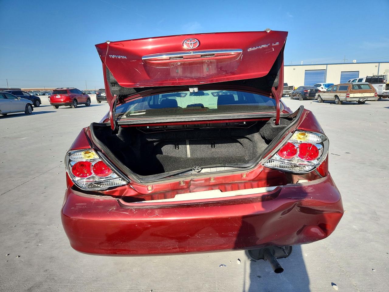 2005 TOYOTA CAMRY photo 16