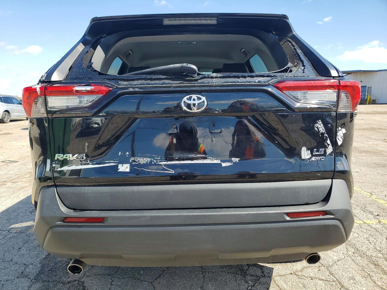 2021 TOYOTA RAV4 LE photo 6