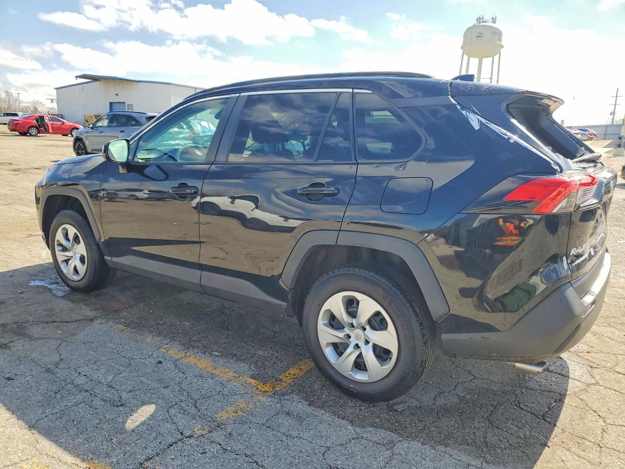 2021 TOYOTA RAV4 LE photo 2