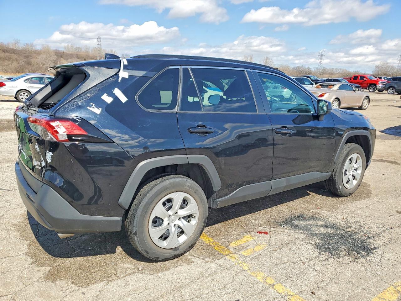 2021 TOYOTA RAV4 LE photo 3