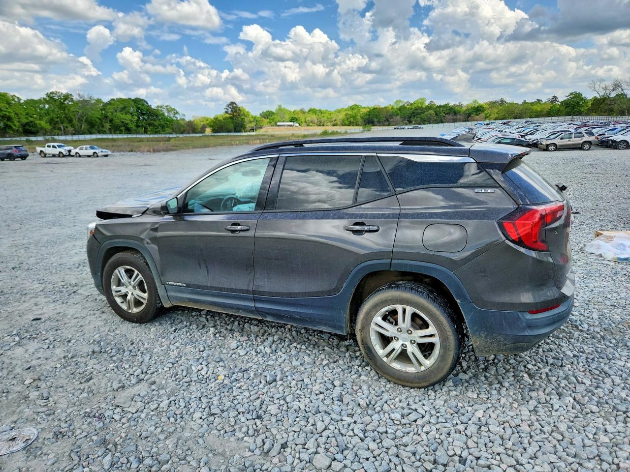 2019 GMC TERRAIN SLE photo 2