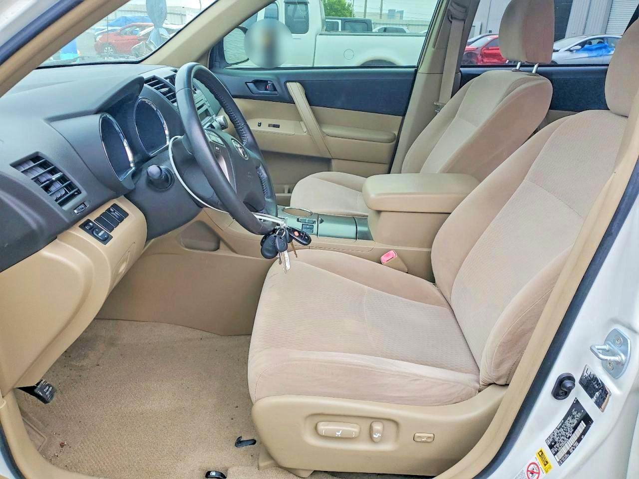2009 TOYOTA HIGHLANDER BASE photo 19