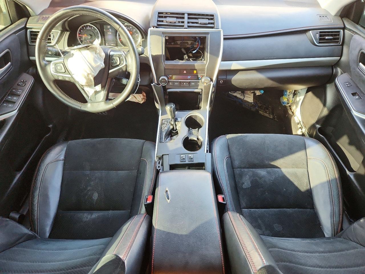 2015 TOYOTA CAMRY XSE photo 22