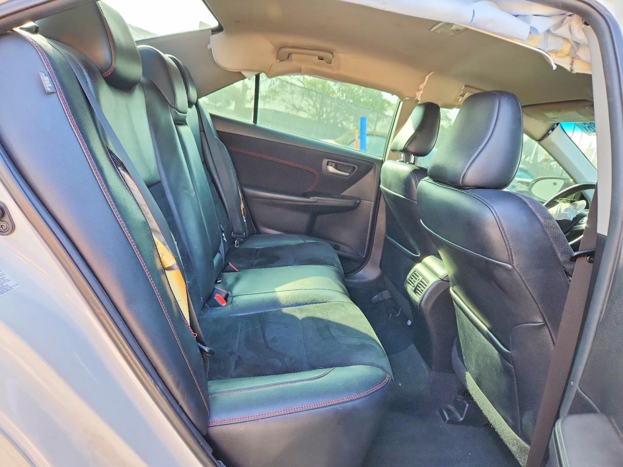 2015 TOYOTA CAMRY XSE photo 28