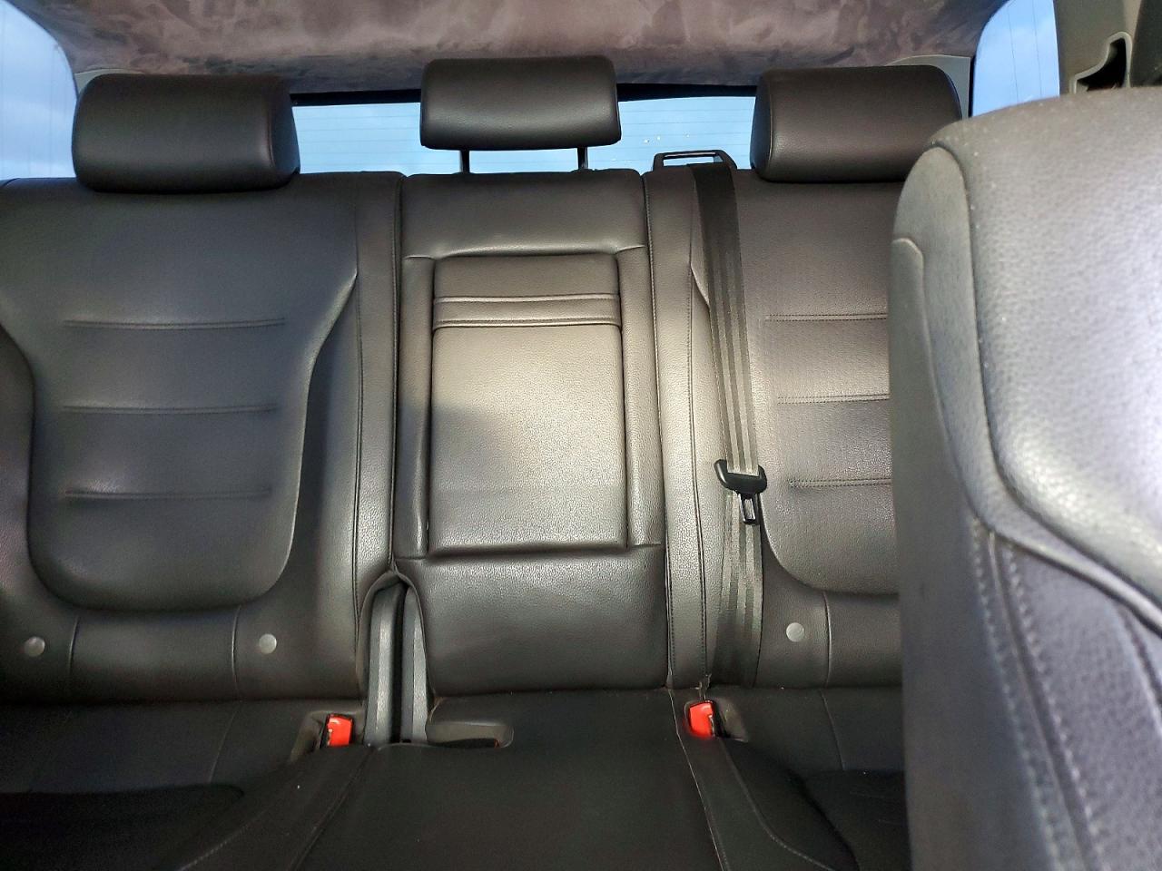 2013 VOLKSWAGEN TOUAREG photo 28