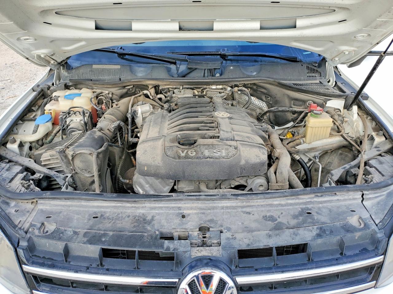 2013 VOLKSWAGEN TOUAREG photo 34
