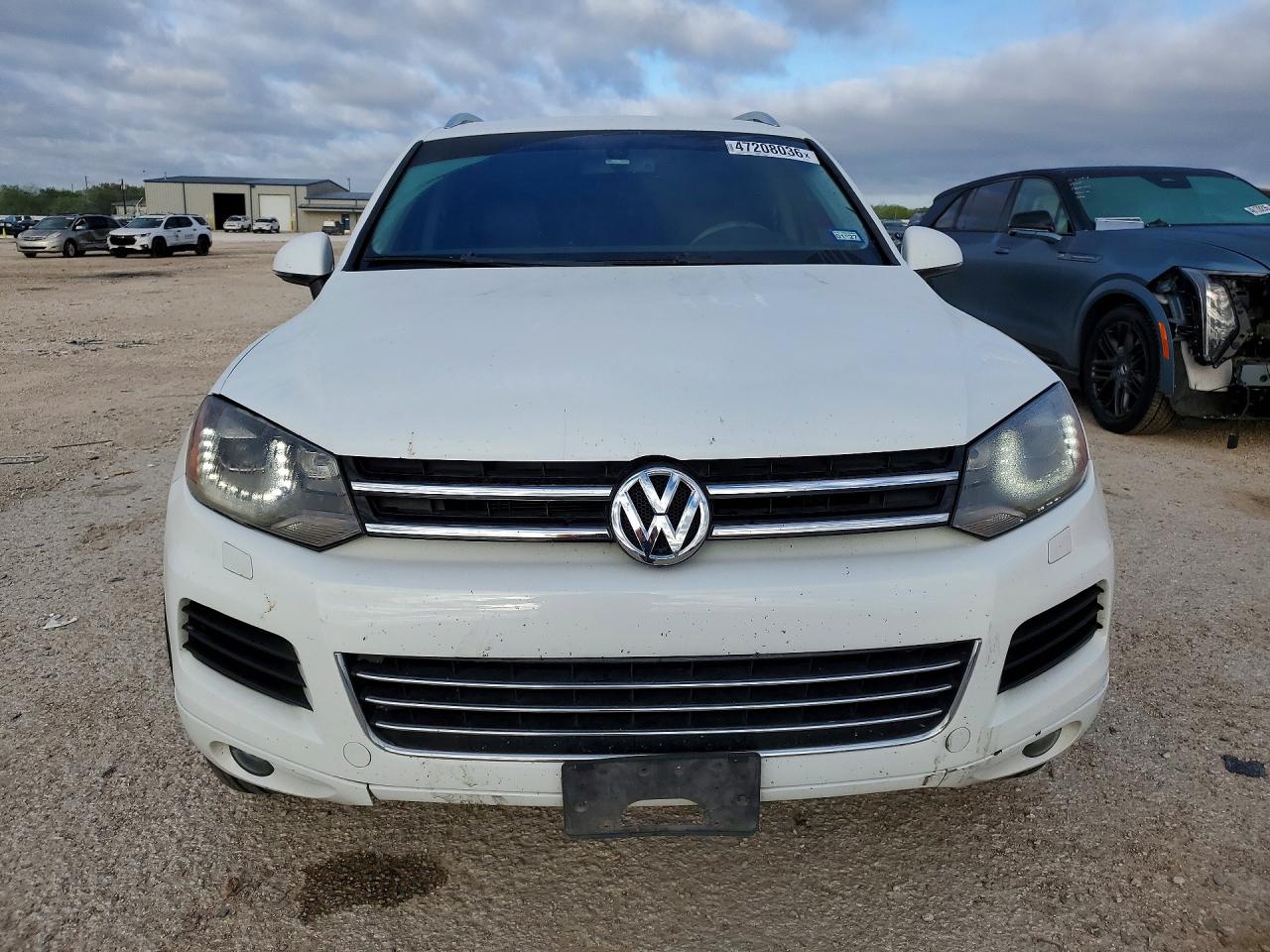 2013 VOLKSWAGEN TOUAREG photo 13