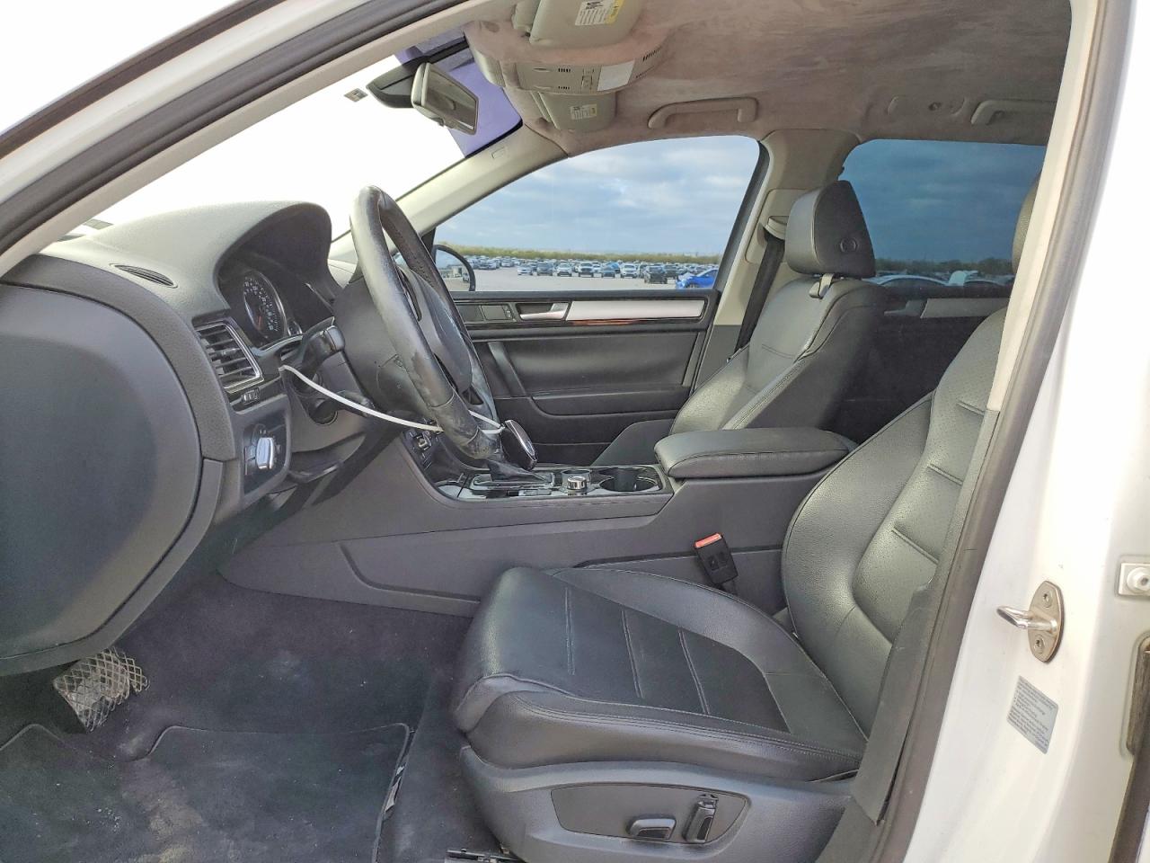 2013 VOLKSWAGEN TOUAREG photo 19