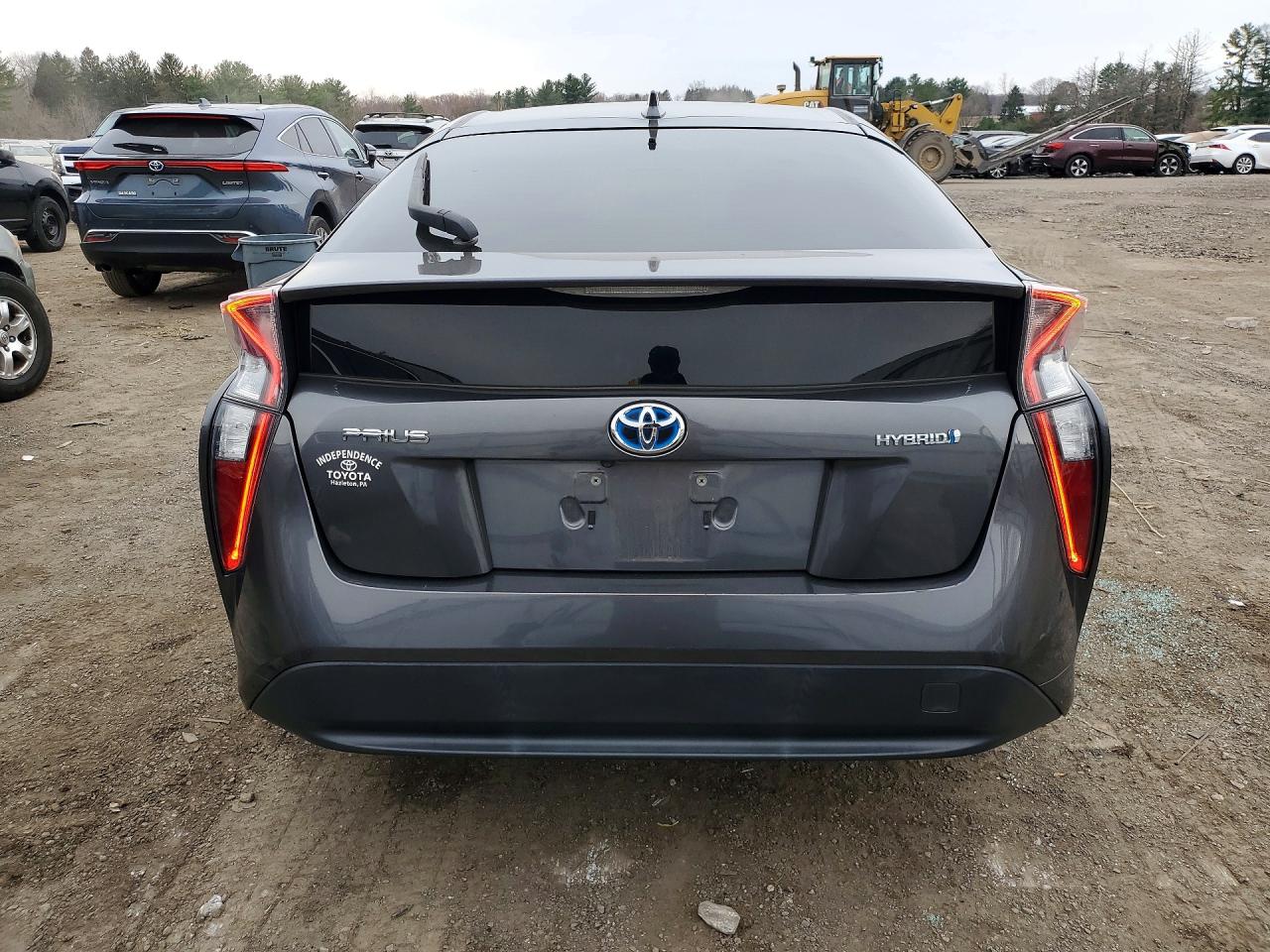 2017 TOYOTA PRIUS TWO photo 6