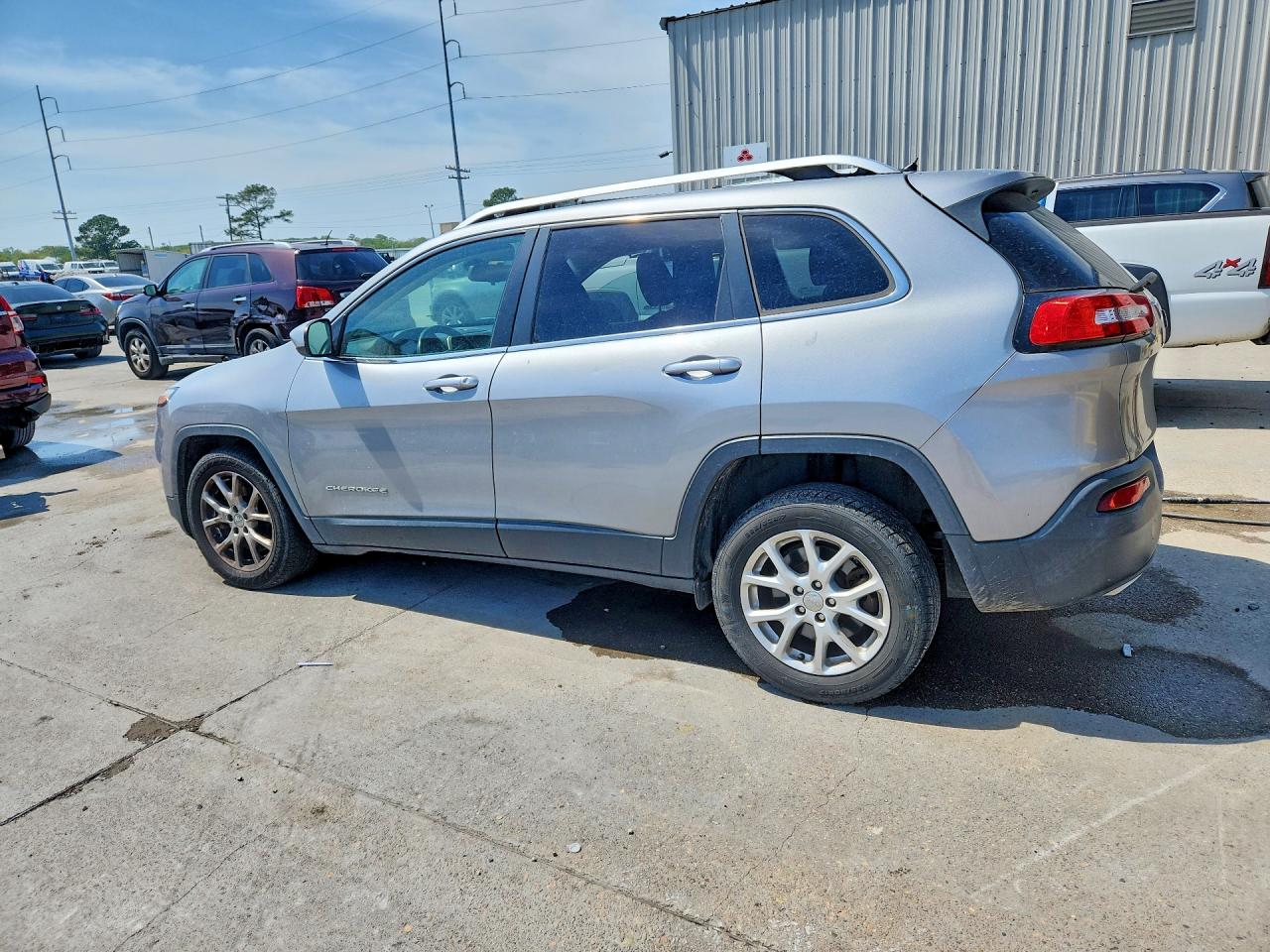 2015 JEEP CHEROKEE LATITUDE photo 2