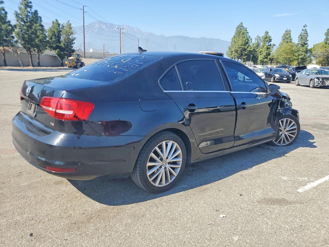 2015 VOLKSWAGEN JETTA SE photo 5