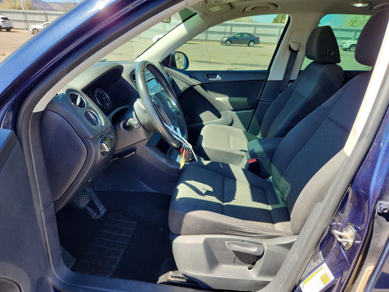2013 VOLKSWAGEN TIGUAN S photo 7
