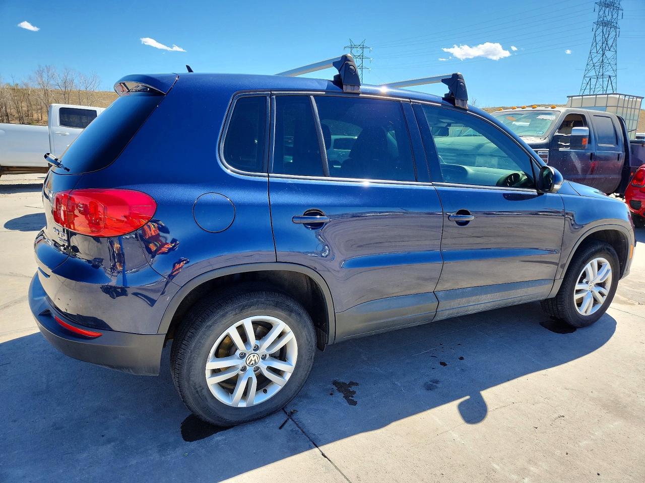 2013 VOLKSWAGEN TIGUAN S photo 3