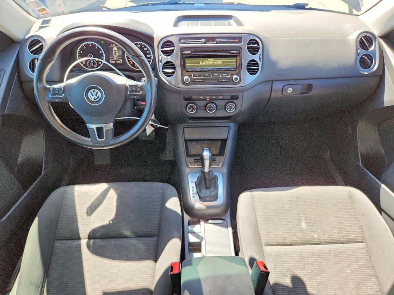 2013 VOLKSWAGEN TIGUAN S photo 8