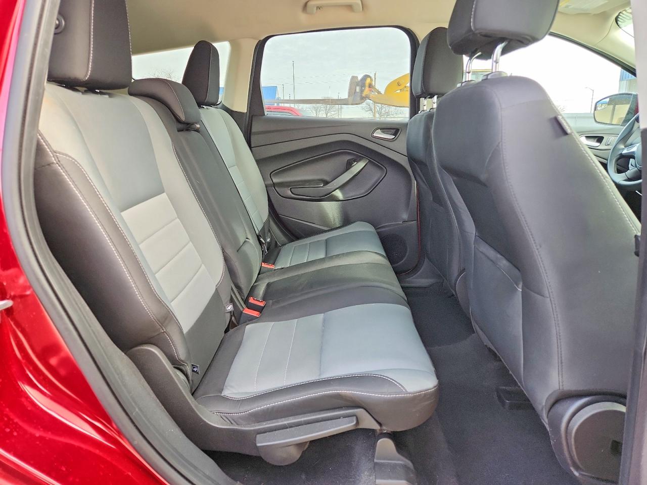 2016 FORD ESCAPE SE photo 31