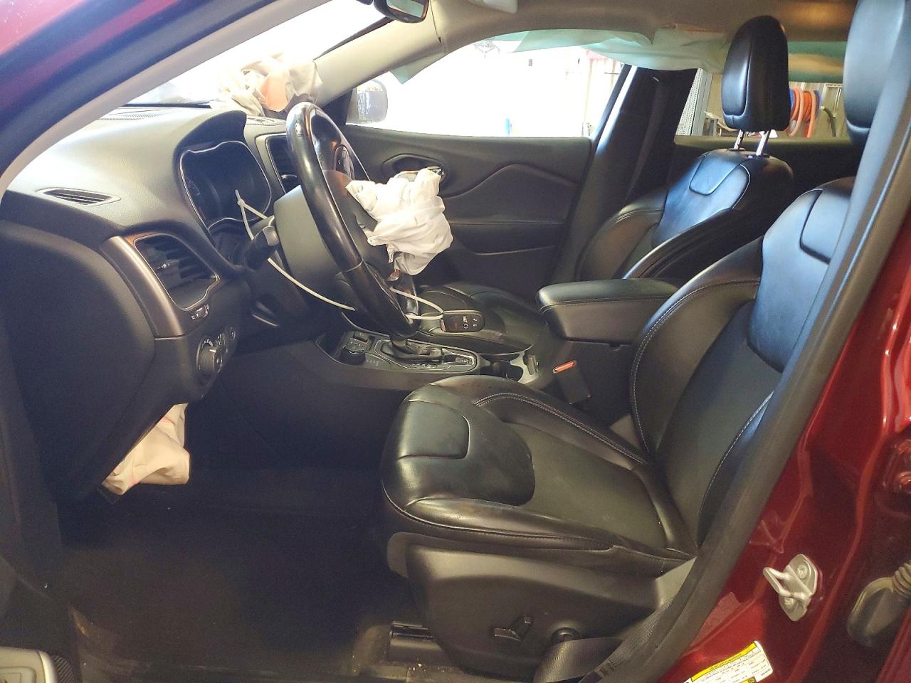 2019 JEEP CHEROKEE photo 19