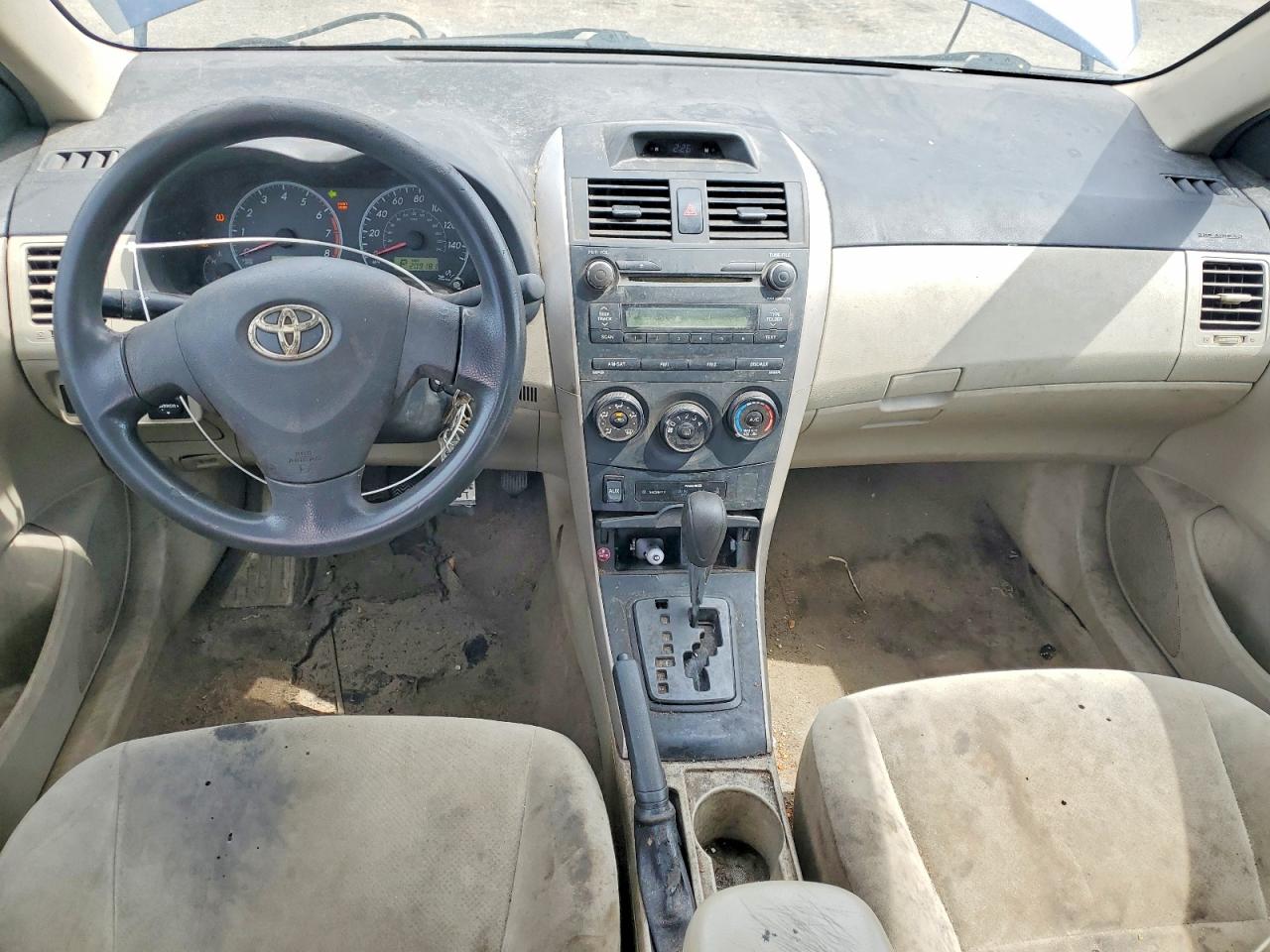 2013 TOYOTA COROLLA L photo 8