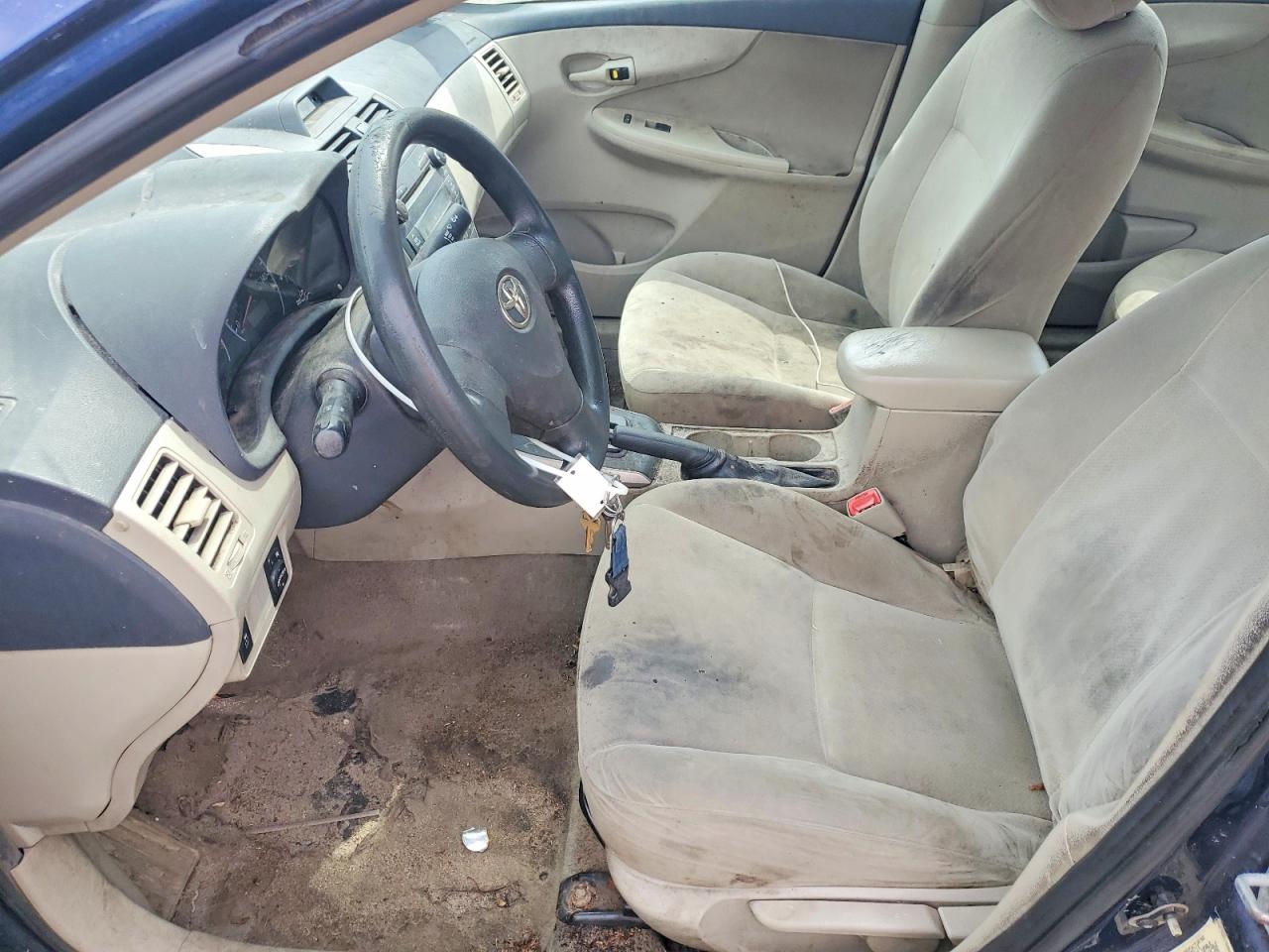 2013 TOYOTA COROLLA L photo 7
