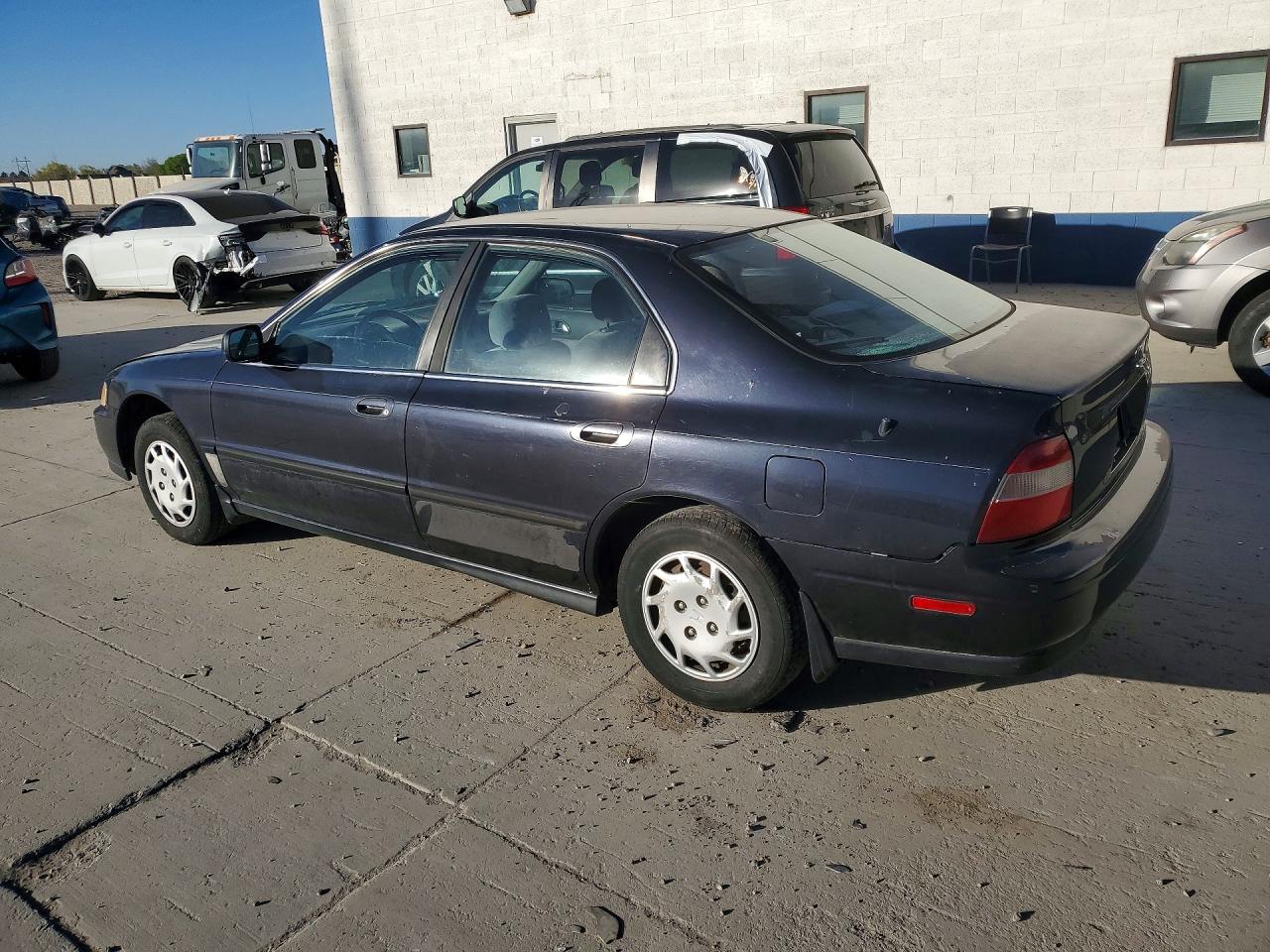 1994 HONDA ACCORD LX photo 3