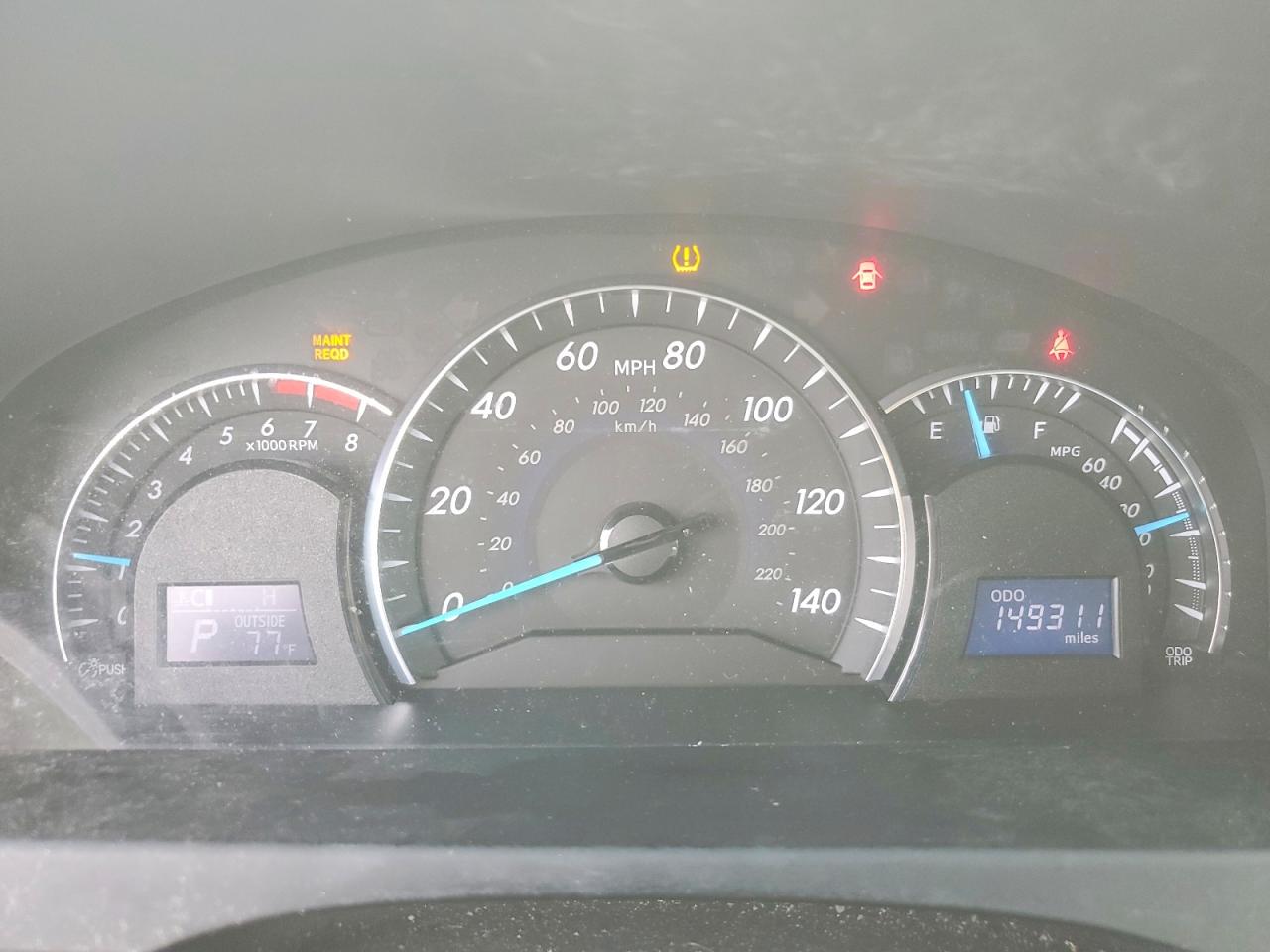 2012 TOYOTA CAMRY XLE photo 9