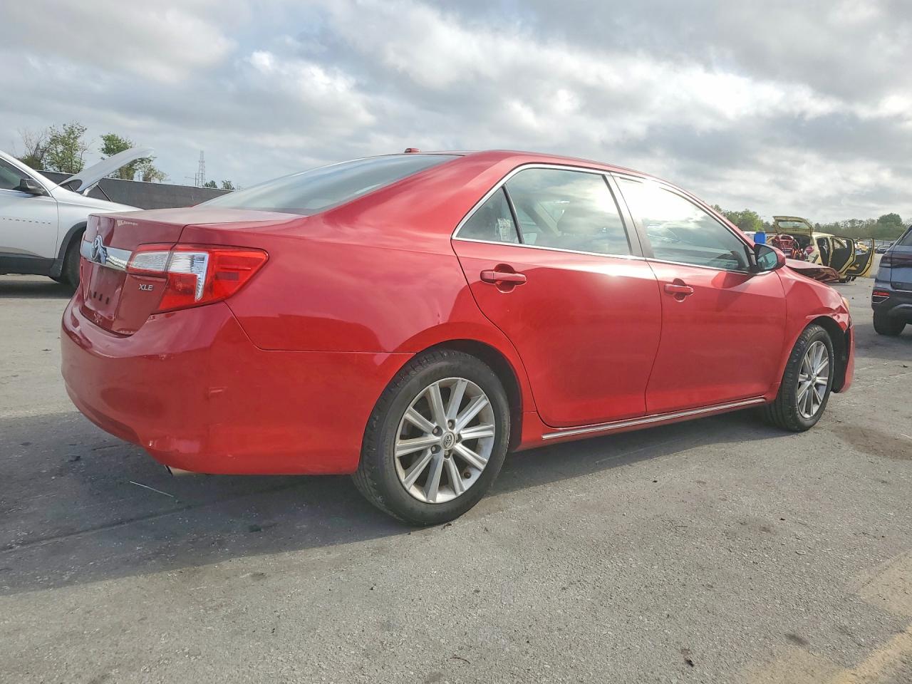 2012 TOYOTA CAMRY XLE photo 3