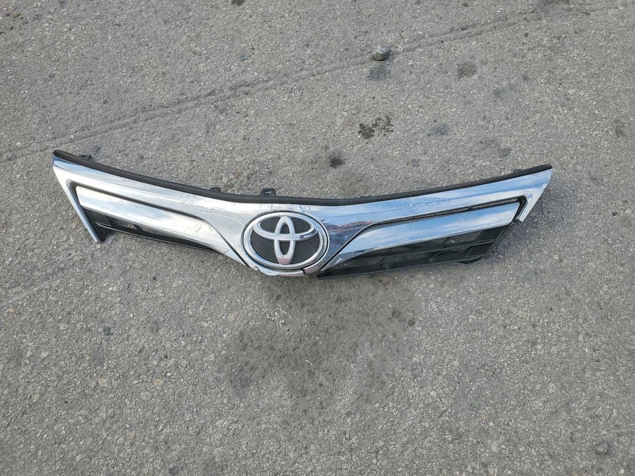 2012 TOYOTA CAMRY XLE photo 12