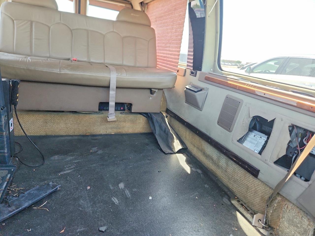 2002 FORD ECONOLINE E250 VAN photo 21