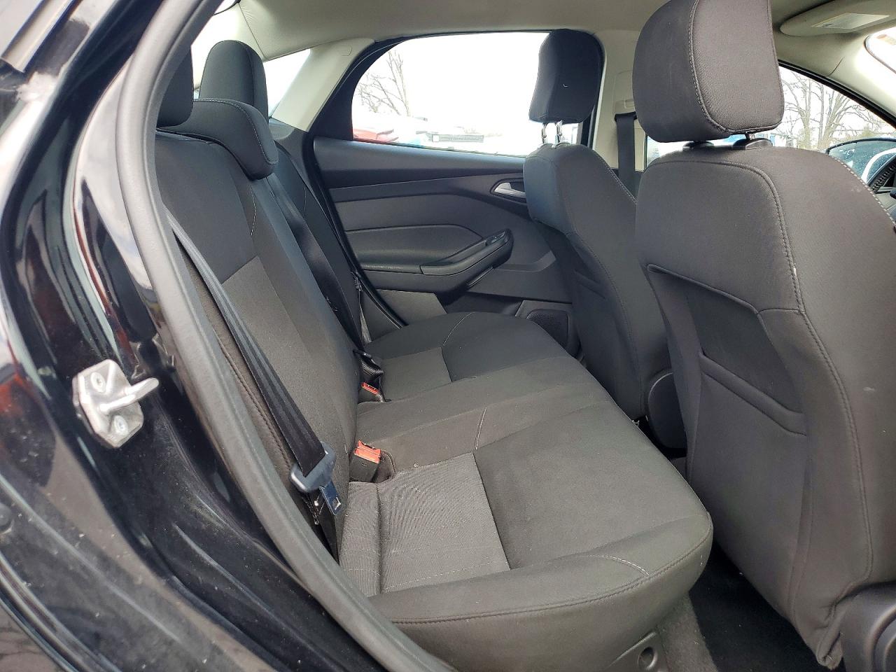 2017 FORD FOCUS SE photo 19