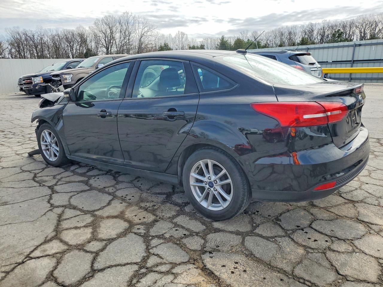 2017 FORD FOCUS SE photo 3